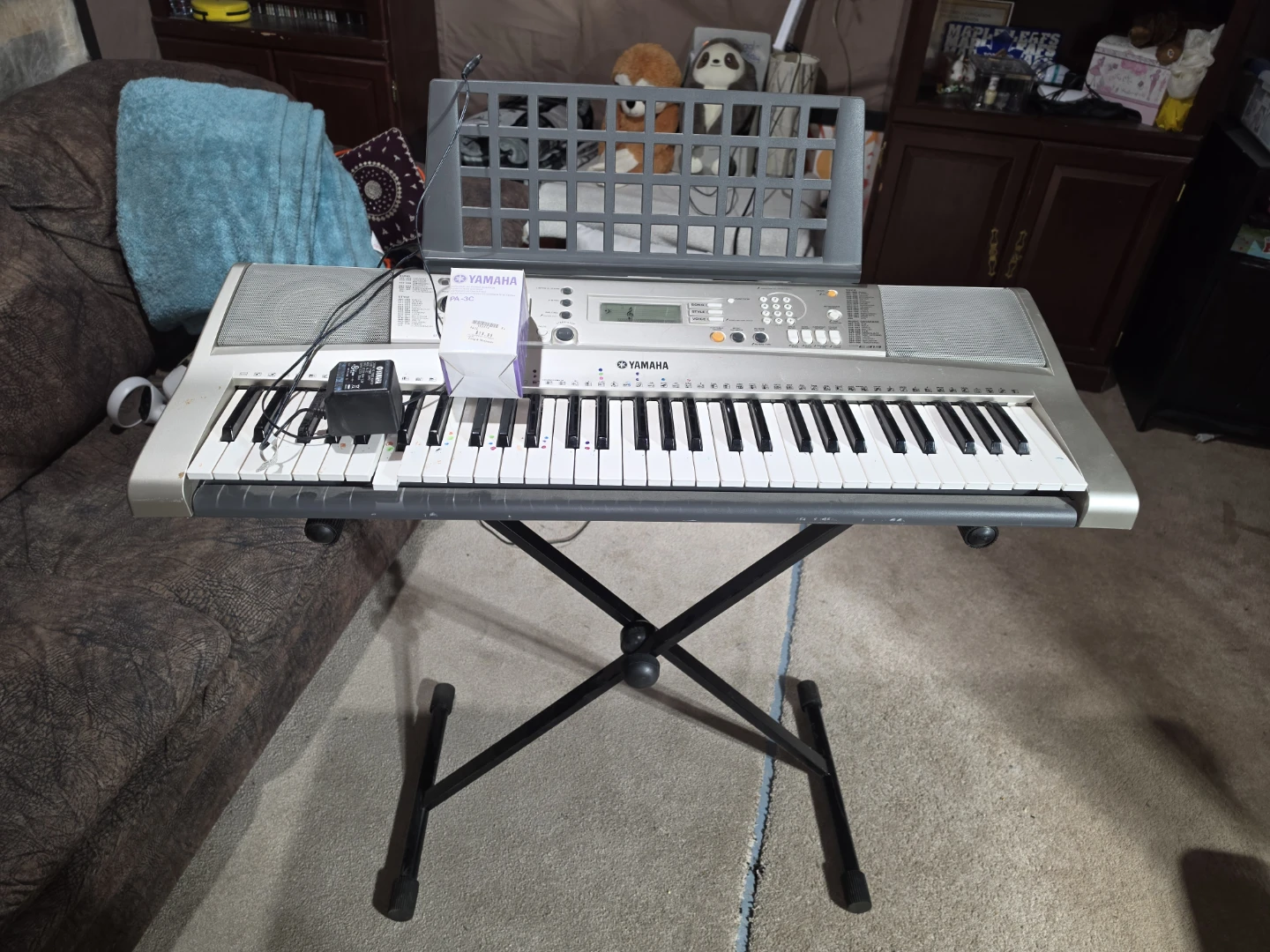 Yamaha Keyboard with Stand