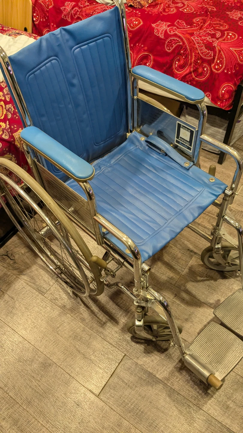 Wheel Chair for seniors - photo 3