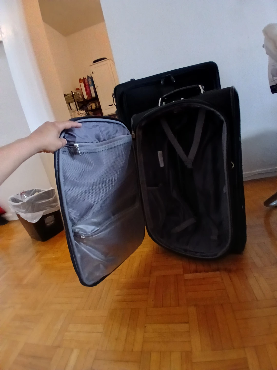 Samsonite Black Luggage 24-inch Suitcase - photo 4