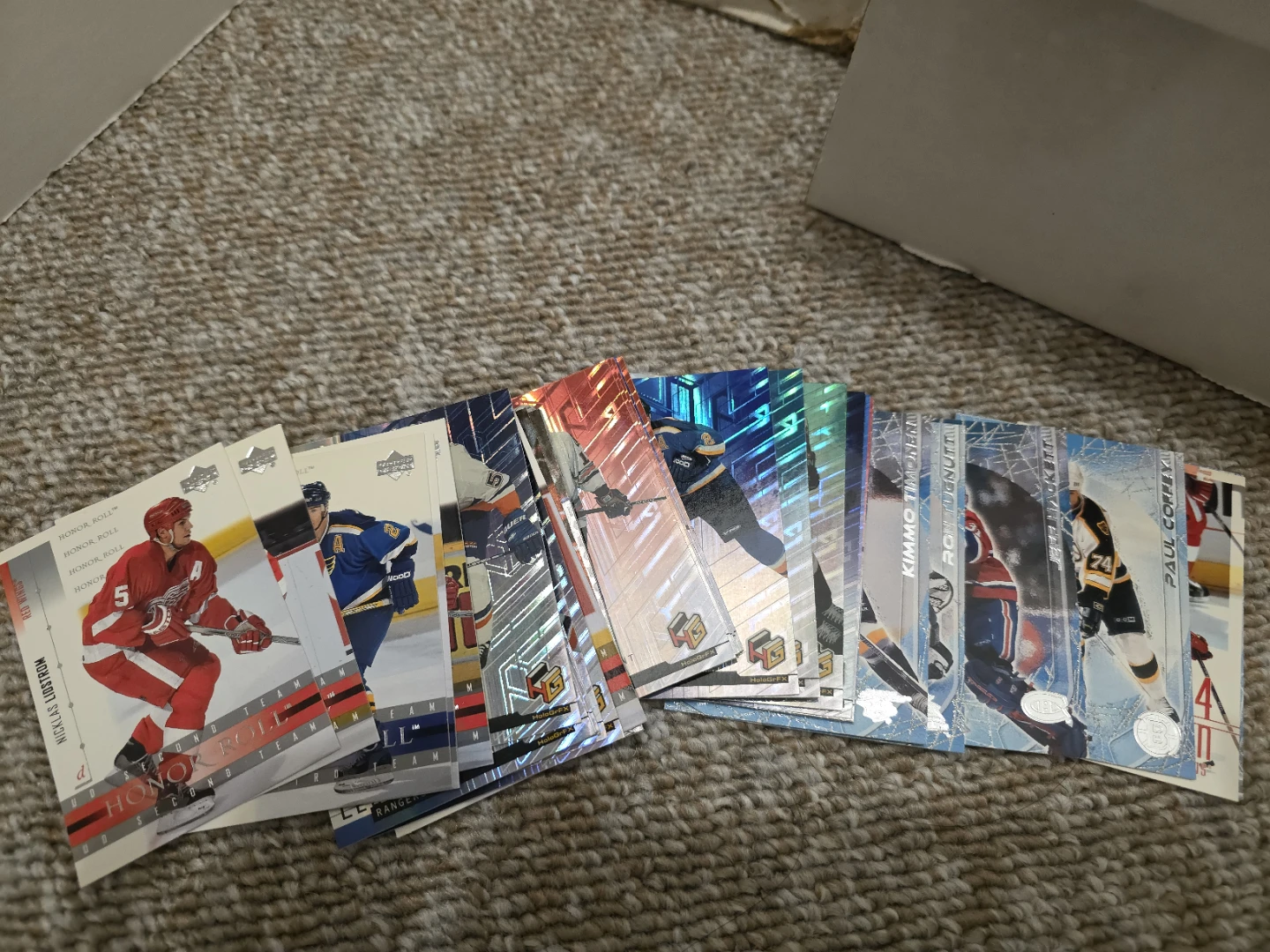 Bulk NHL Trading Card Collection in BCW Box KL - photo 2