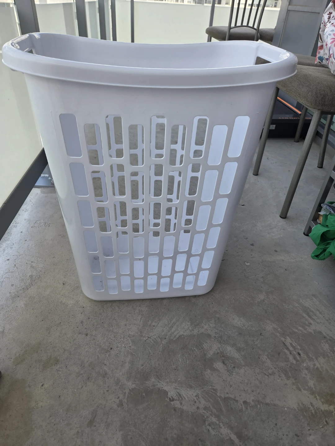 Sterilite White Plastic Laundry Basket - photo 3