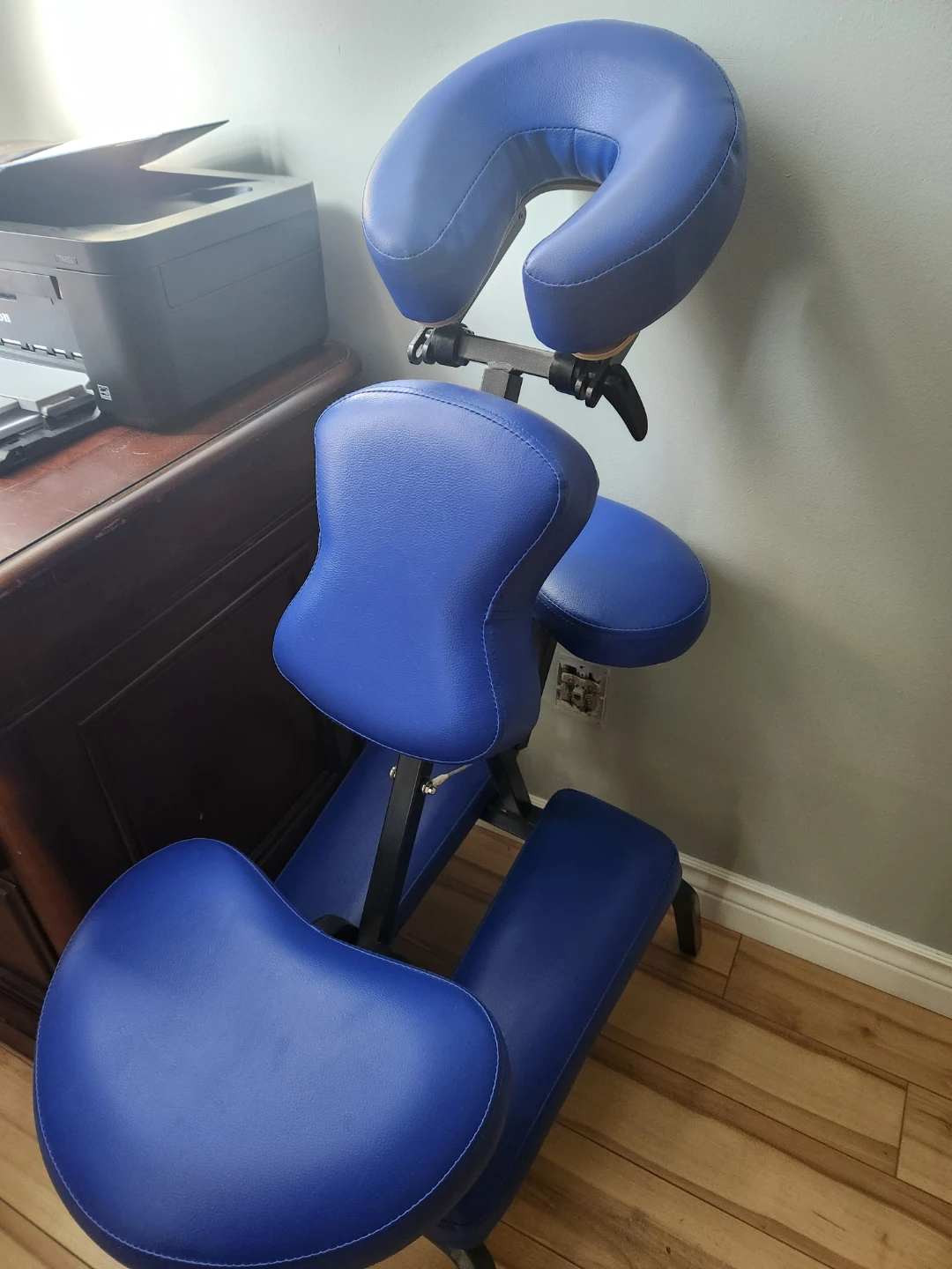 Massage table and massage chair for $250 - photo 4