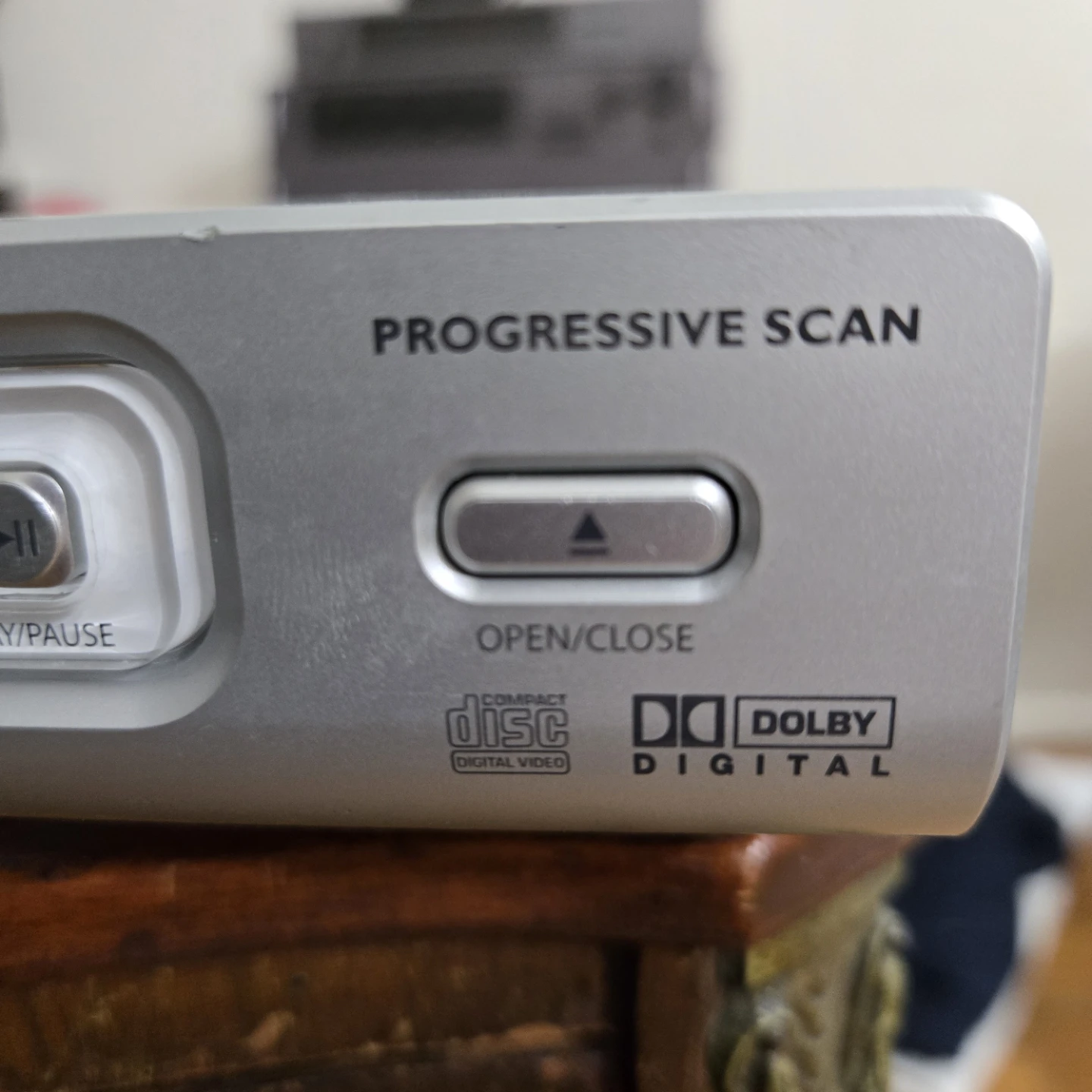 Philips DVD622/37 Progressive Scan DVD Player - photo 3