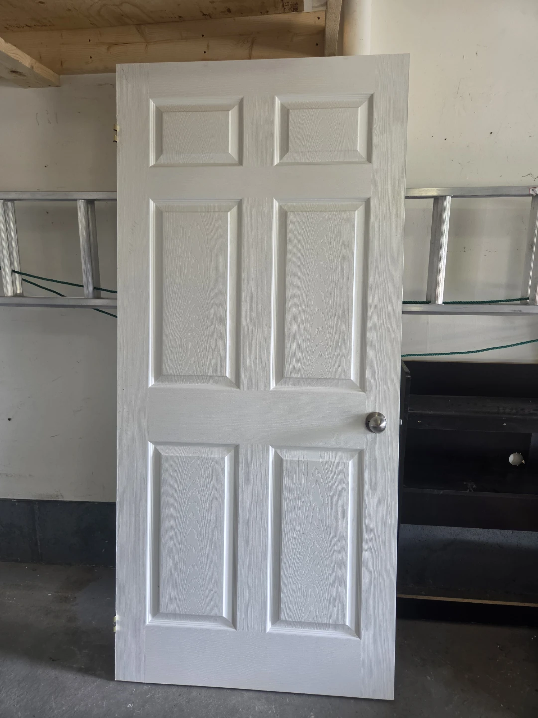Interior door with door knob