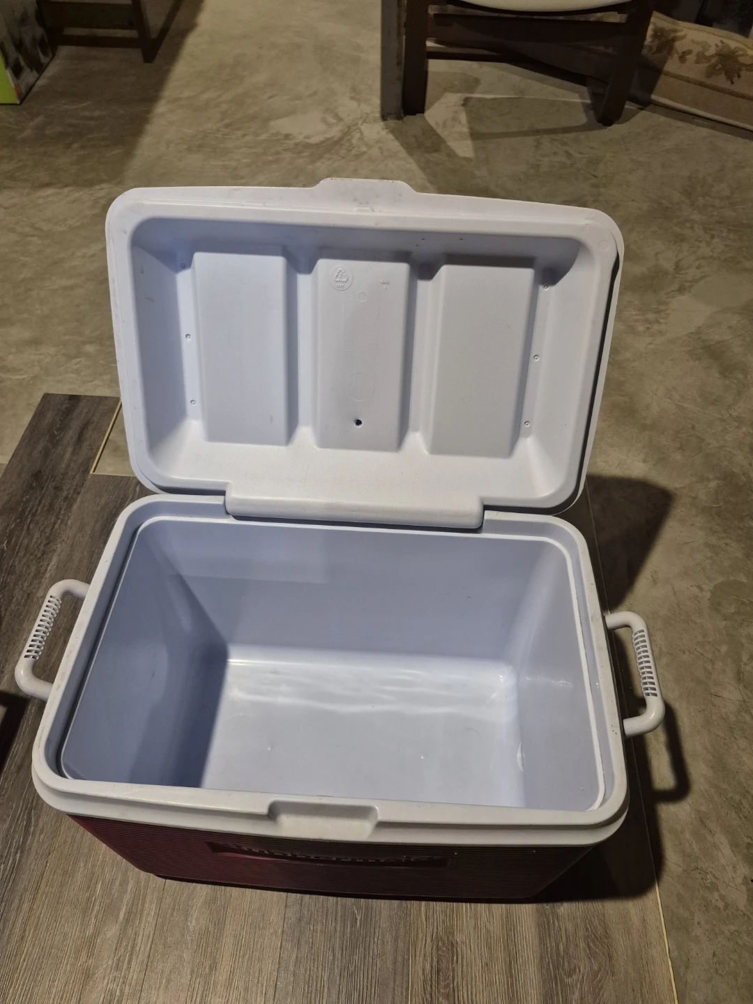 Rubbermaid Cooler - photo 2