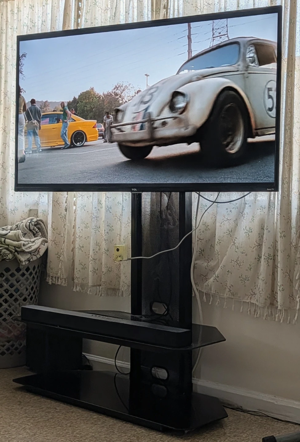 Tv 55 in and Vizio Soundbar and Subwoofer