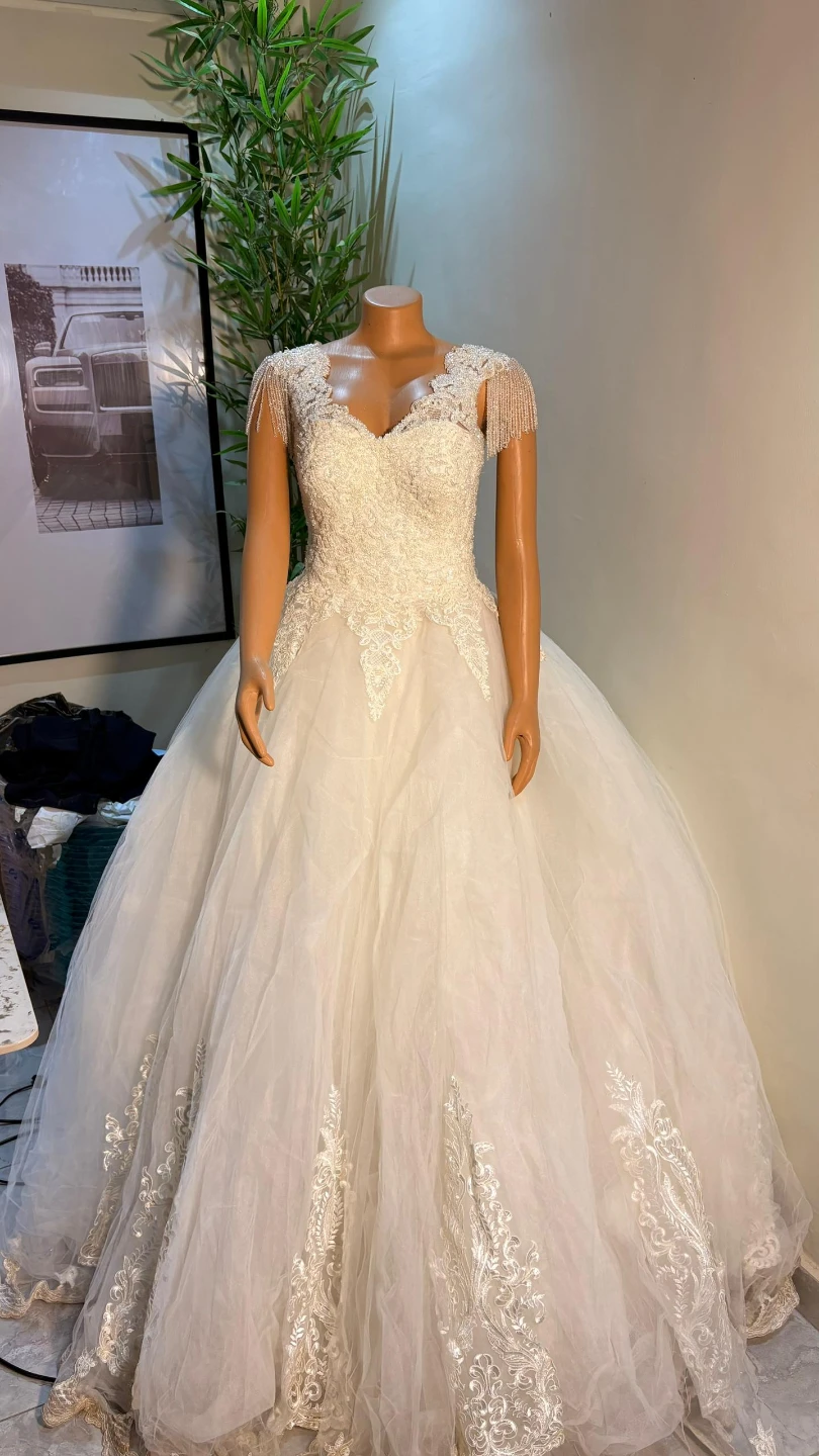 Wedding dress - photo 3