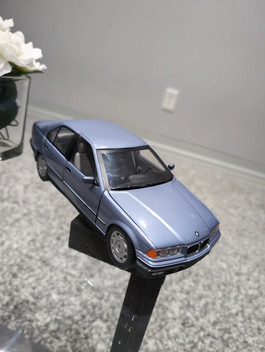 UT MODELS E36  1.18 SCALE