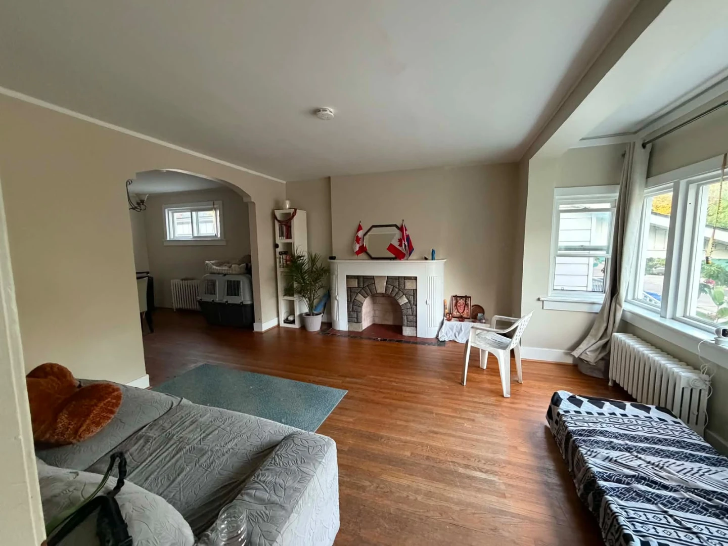 2 bedroom 1 bathroom upper floor for rent - photo 2