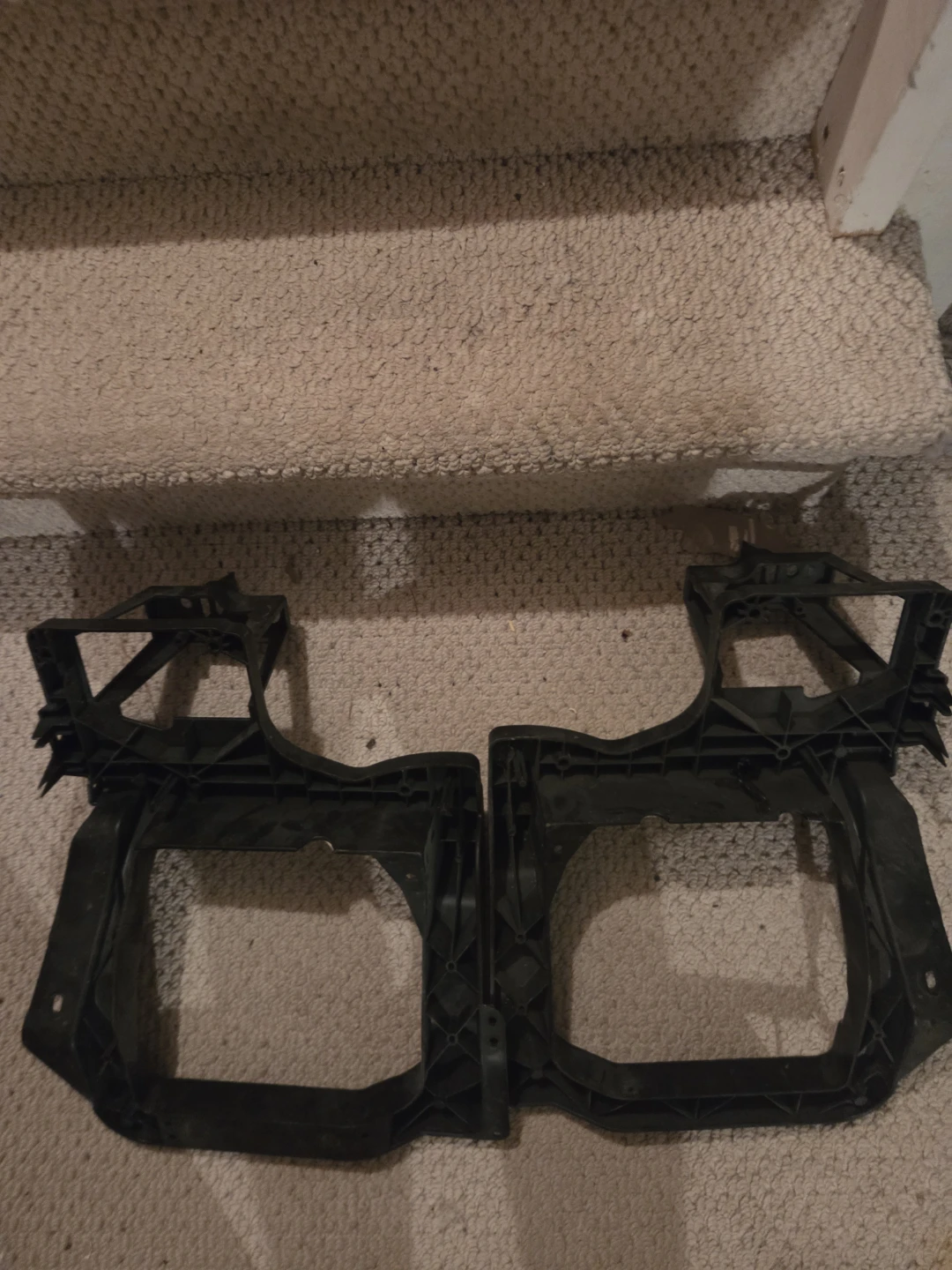 2014-2018 Jeep cherokee RH and LH OEM headlight brackets - photo 2