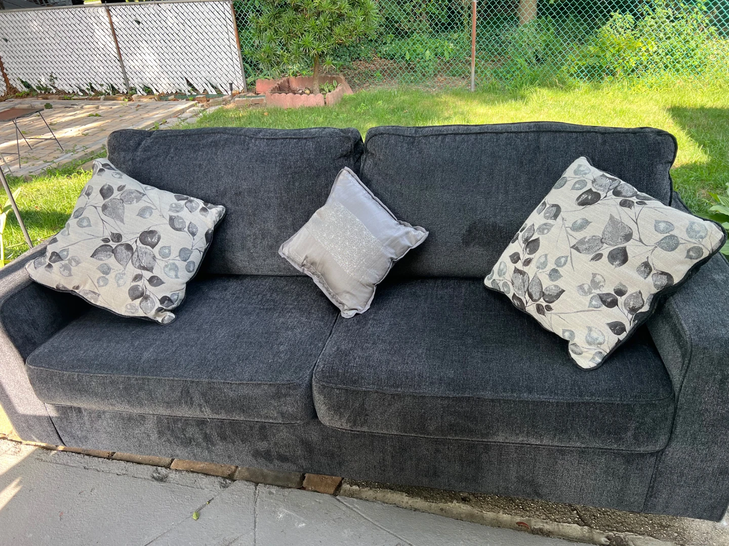 Sofa with two swivel chairs