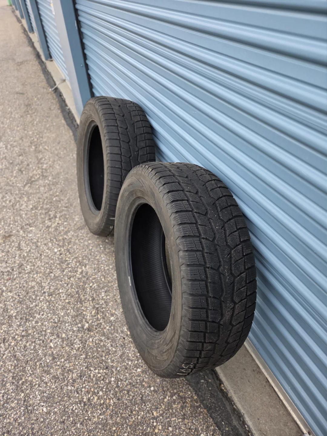 2 Toyo Tires 275/60R20