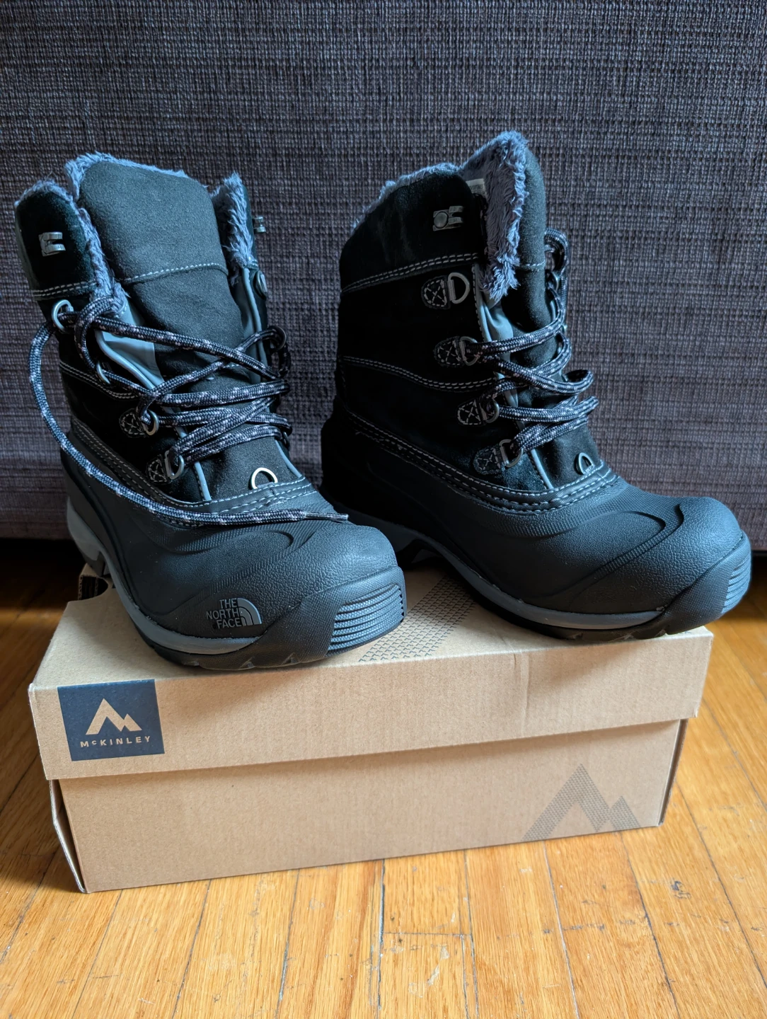 The North Face Winter Boots Girls (Size 5)