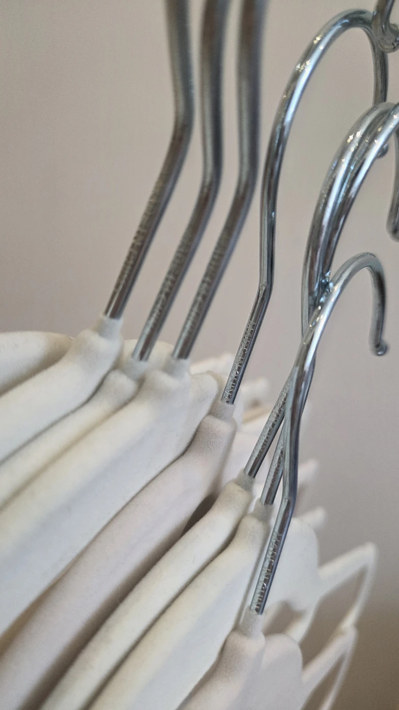 New 35 cream-colored velvet hangers - photo 2