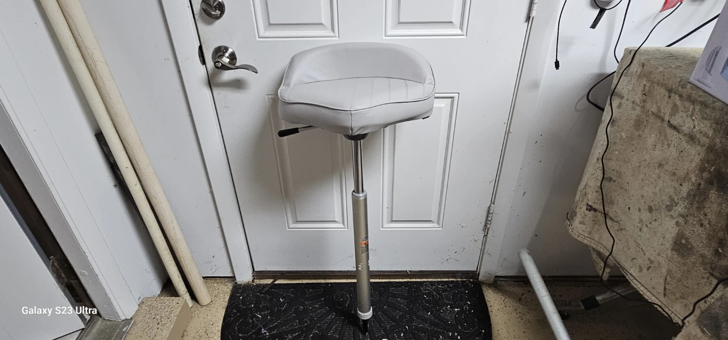 Gray Casting/Butt Boat Seat with Power Pedestal