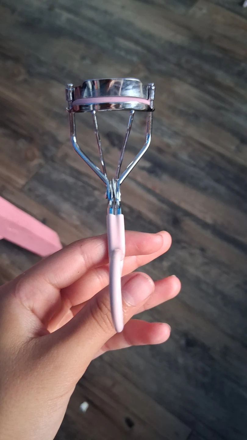 Pink Eyelash Curler - photo 2