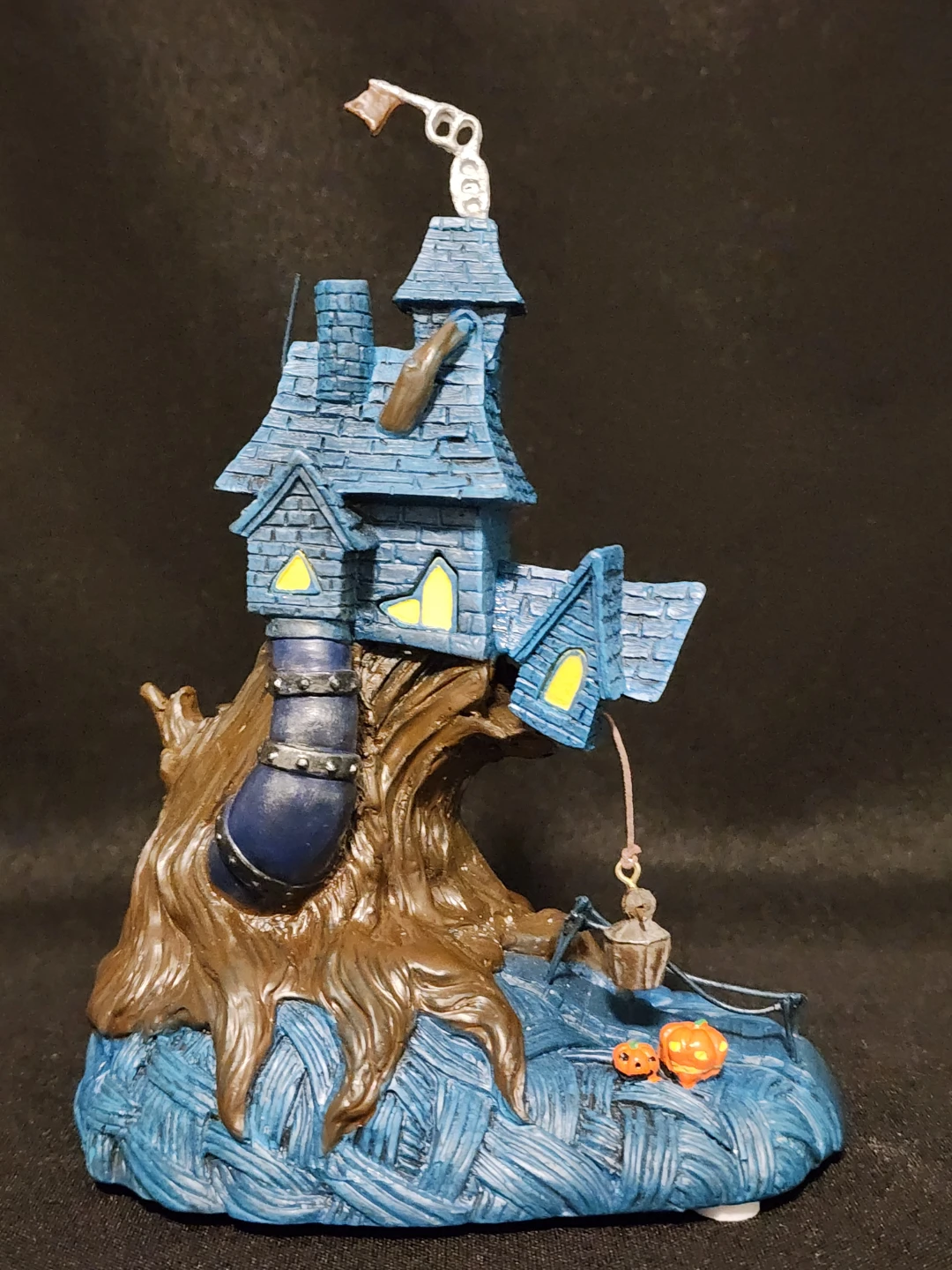NBC-Oogie Boogie's Treehouse-$83CAD - photo 2