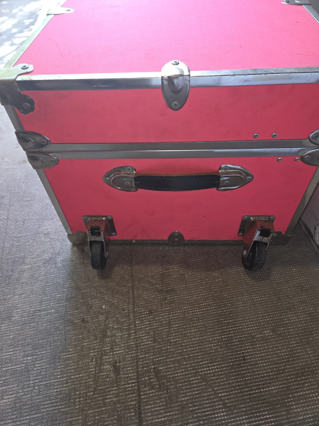 Bright Pink Rolling Trunk with Organizer - photo 2