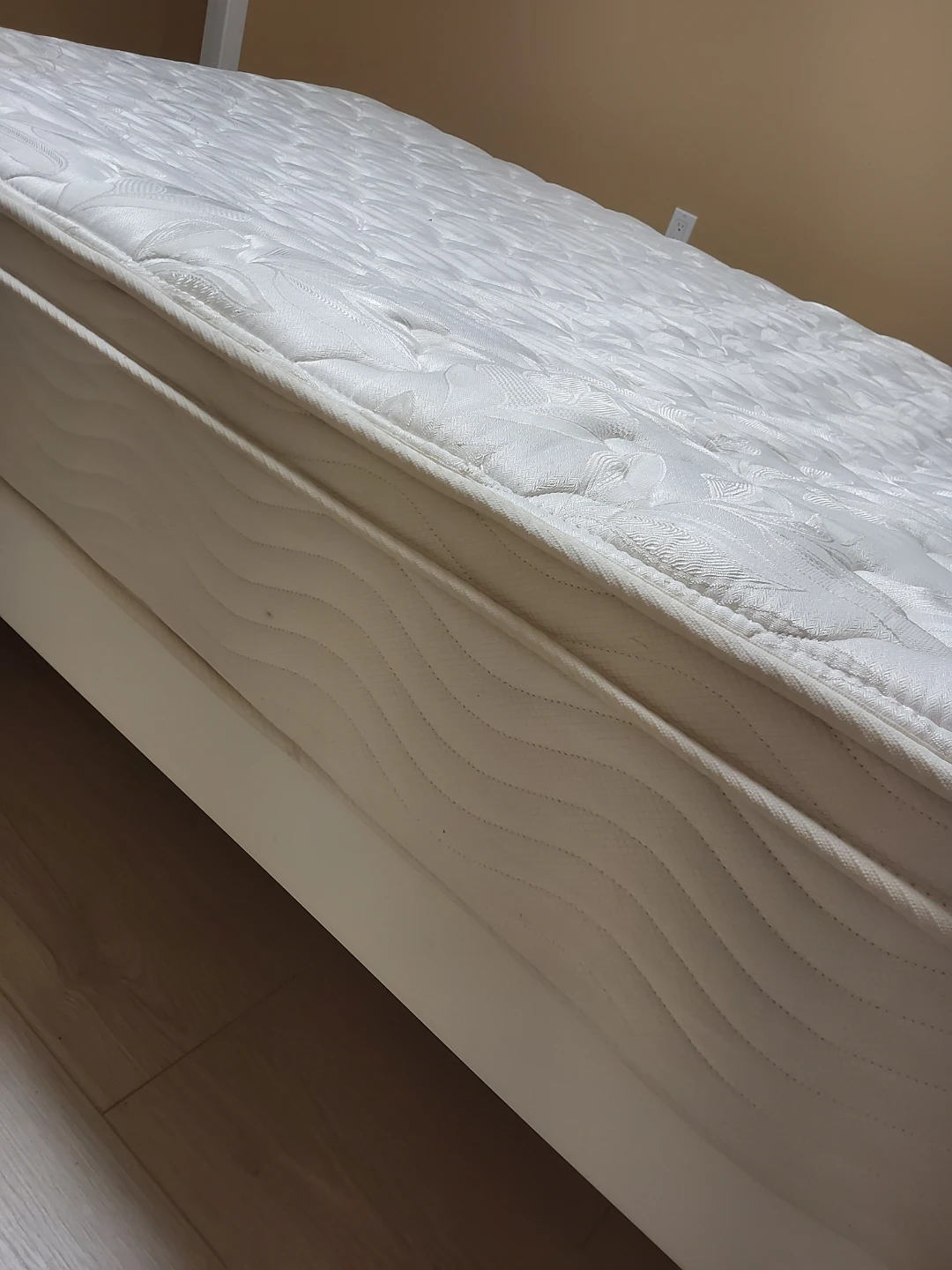 King Koil Special Edition Mattress with Leon's Tag - photo 4