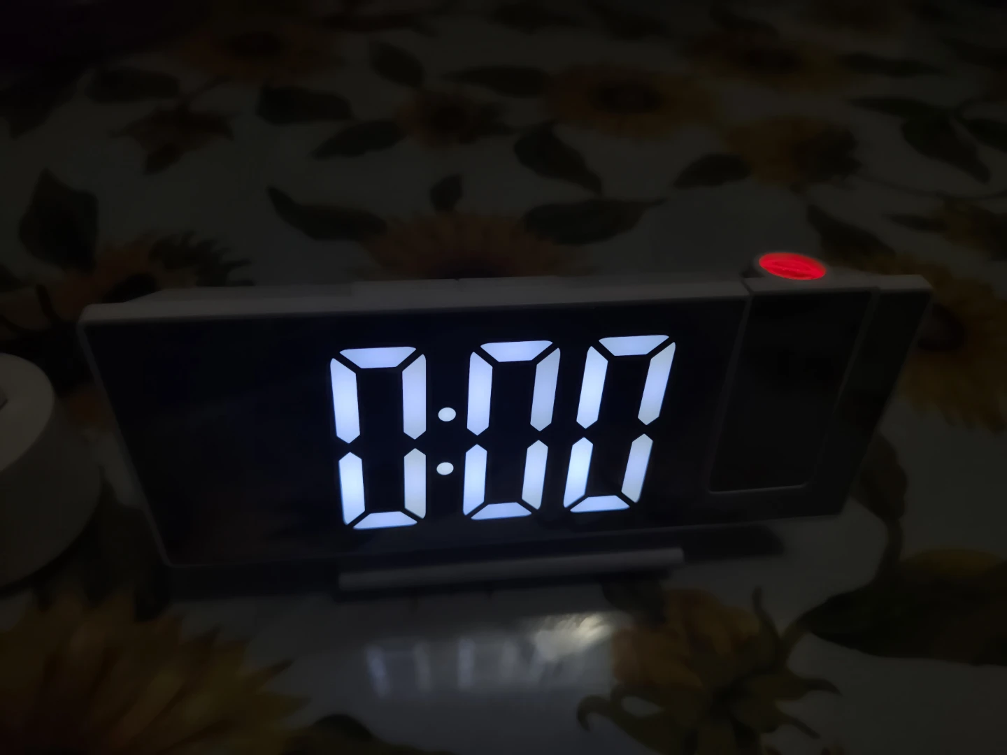 Digital Projection Alarm Clock - photo 2
