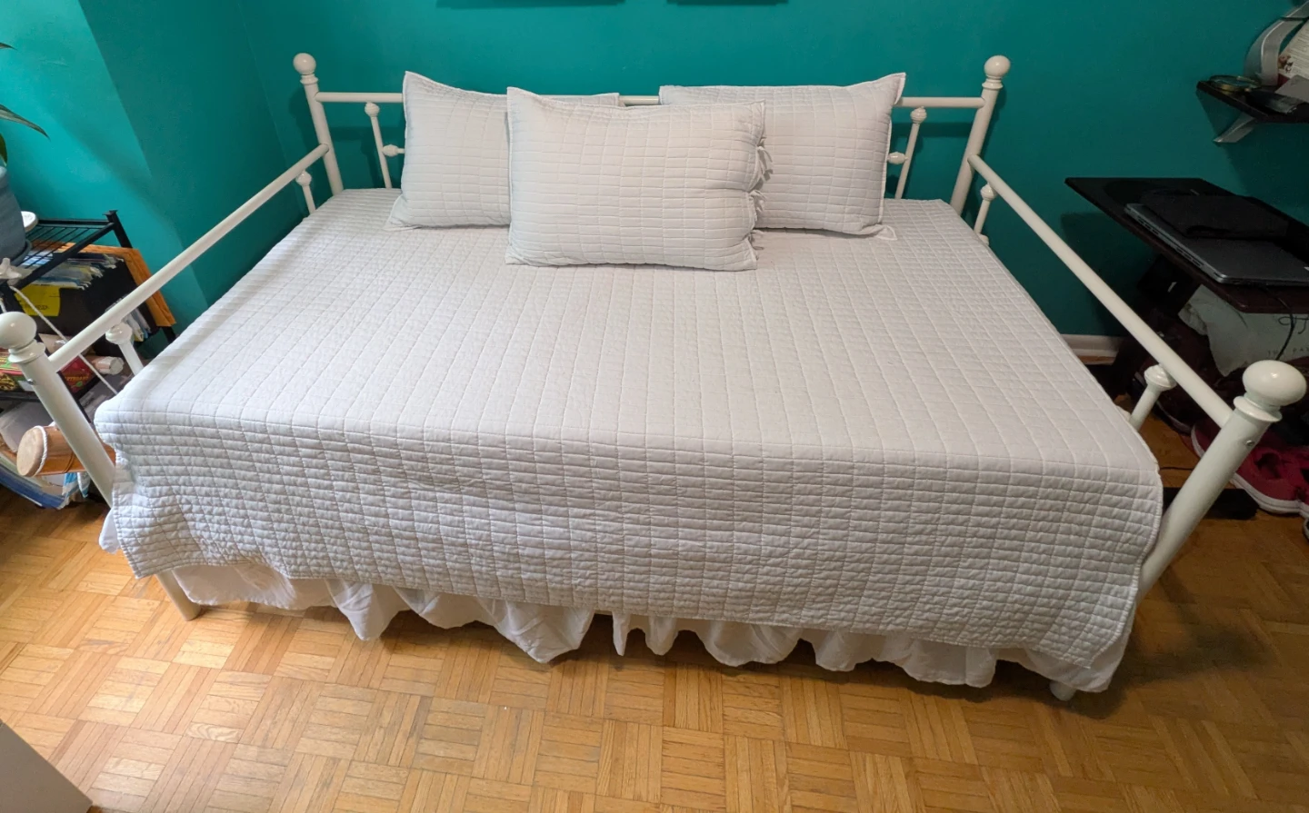 White Metal Daybed with Trundle and like-new mattresses