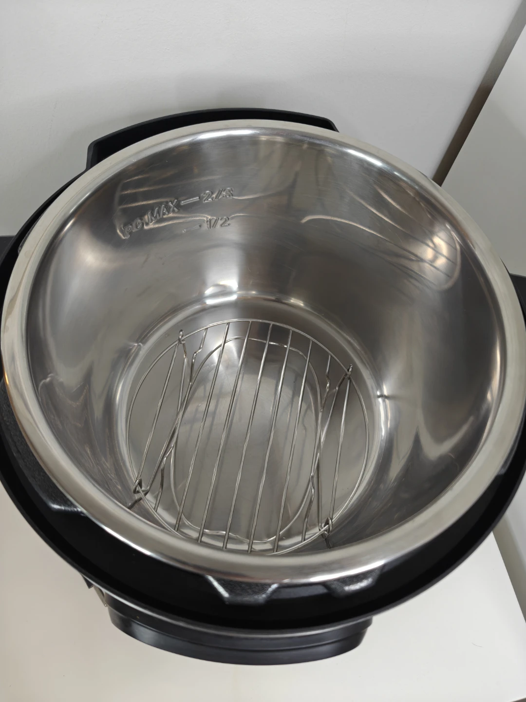 Instant Pot Duo 8 Quart Electric Pressure Cooker - photo 2