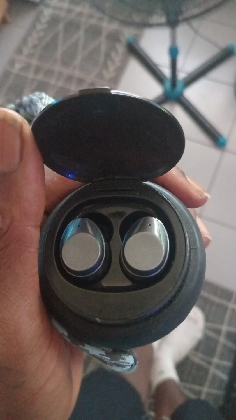 2-1 speaker and headphones - photo 3