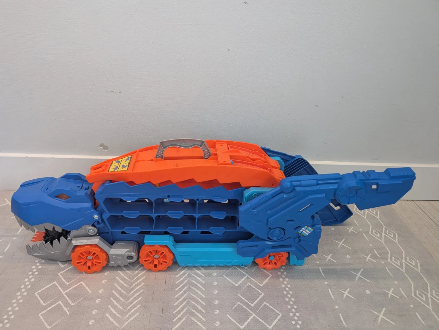 Hot Wheels Monster Truck Roaring Rex Playset - photo 2