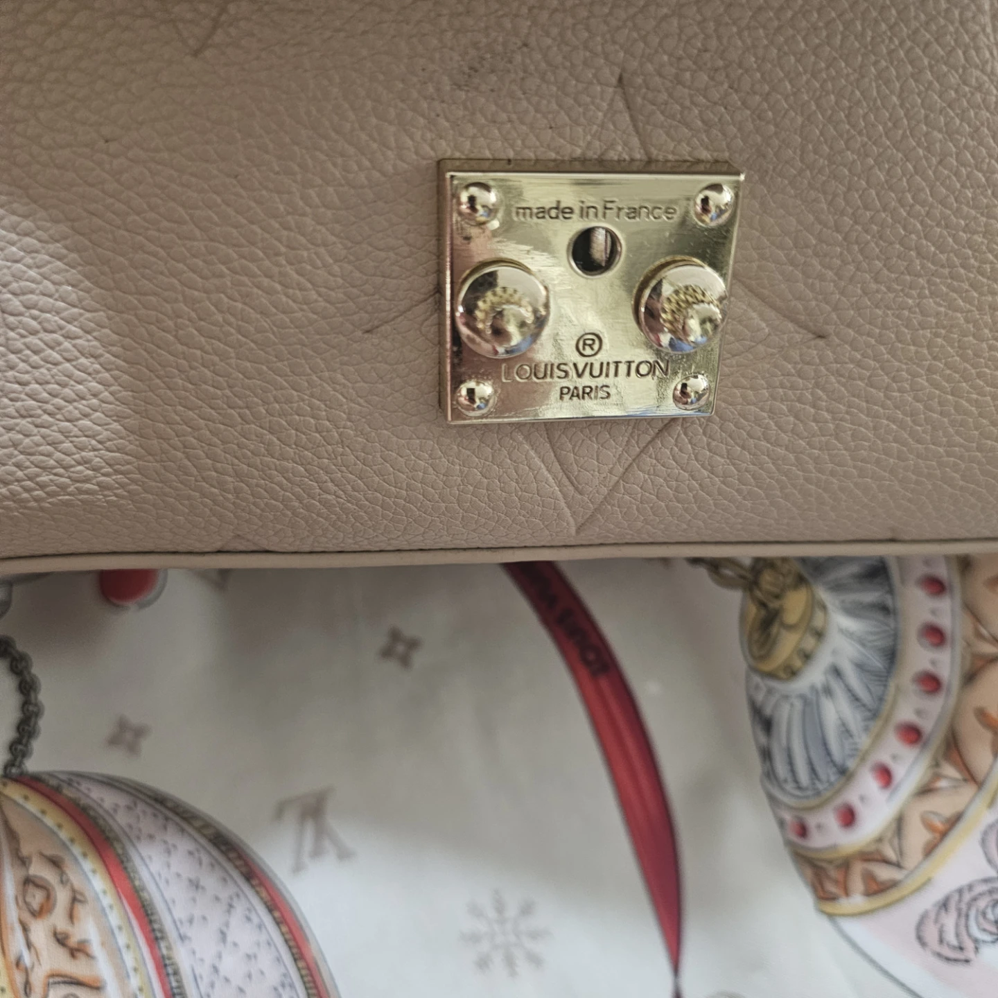 Louis Vuitton Beige Leather Handbag - photo 2
