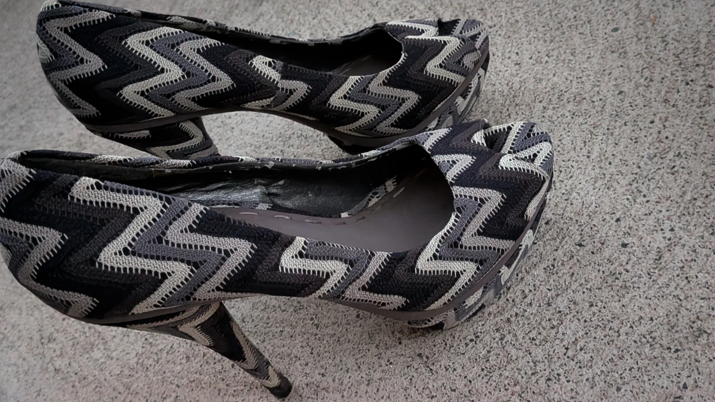 Two Lips Black & Grey Chevron Pattern Heels - photo 3
