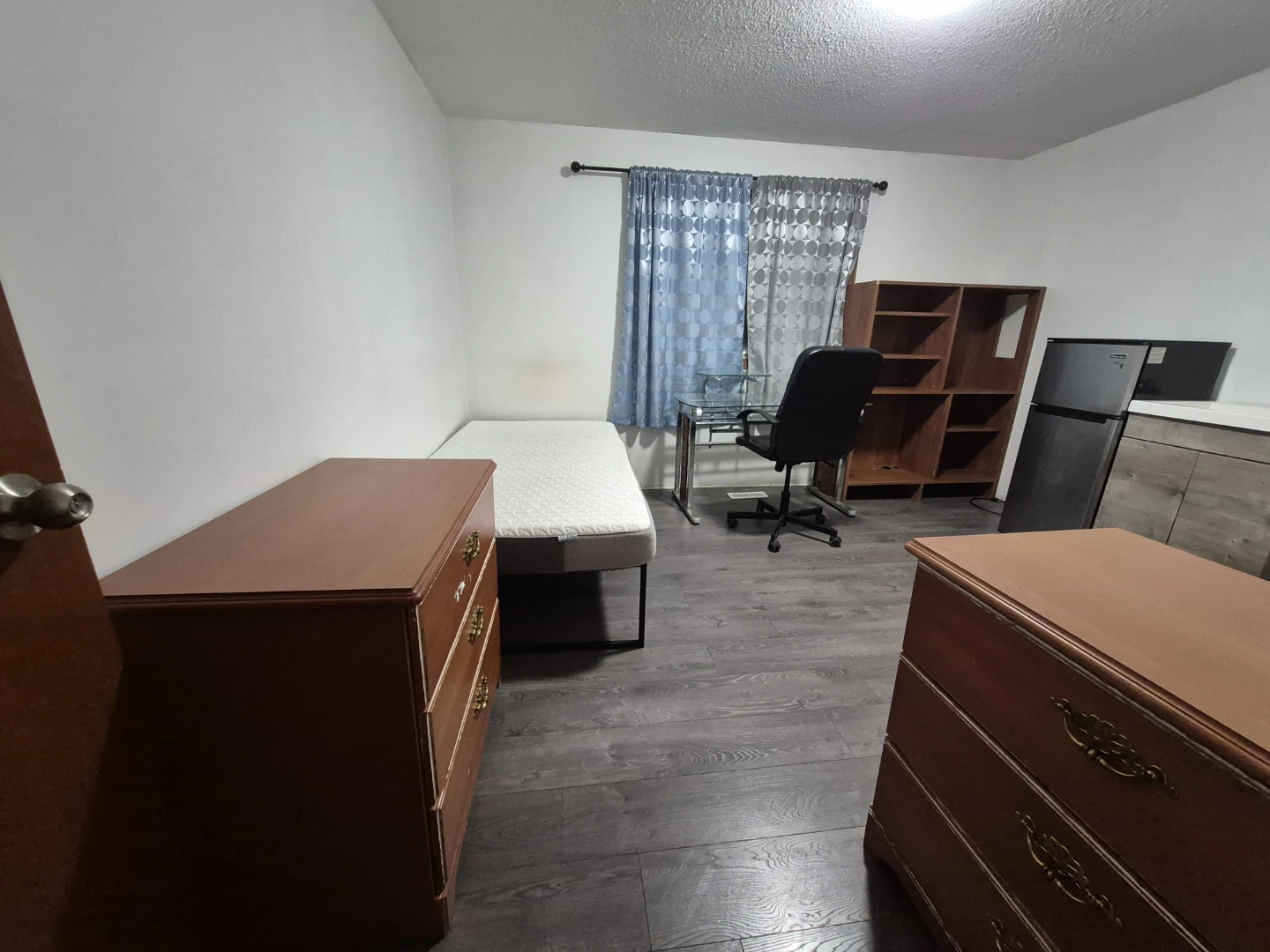 650$ Private Room for rent Males only - photo 3