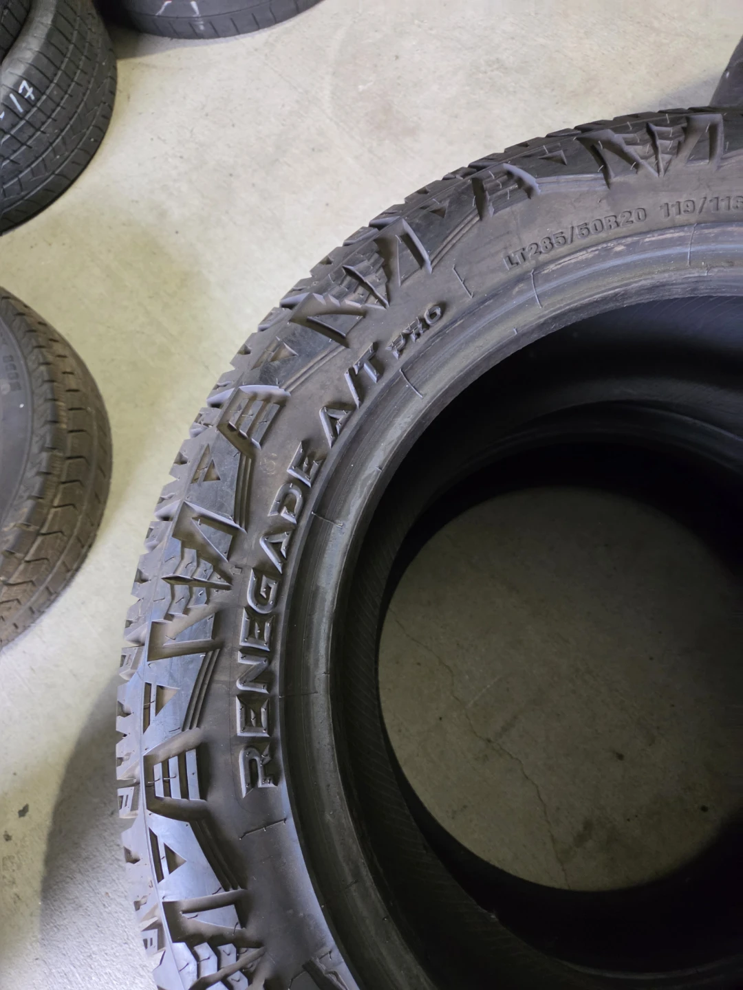 2 tire Radar Renegade A/T P20 LT285/50R20 119/116S - photo 2