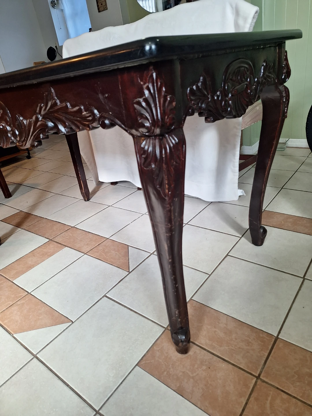 Carved vintage-style table with a black marble top - photo 5
