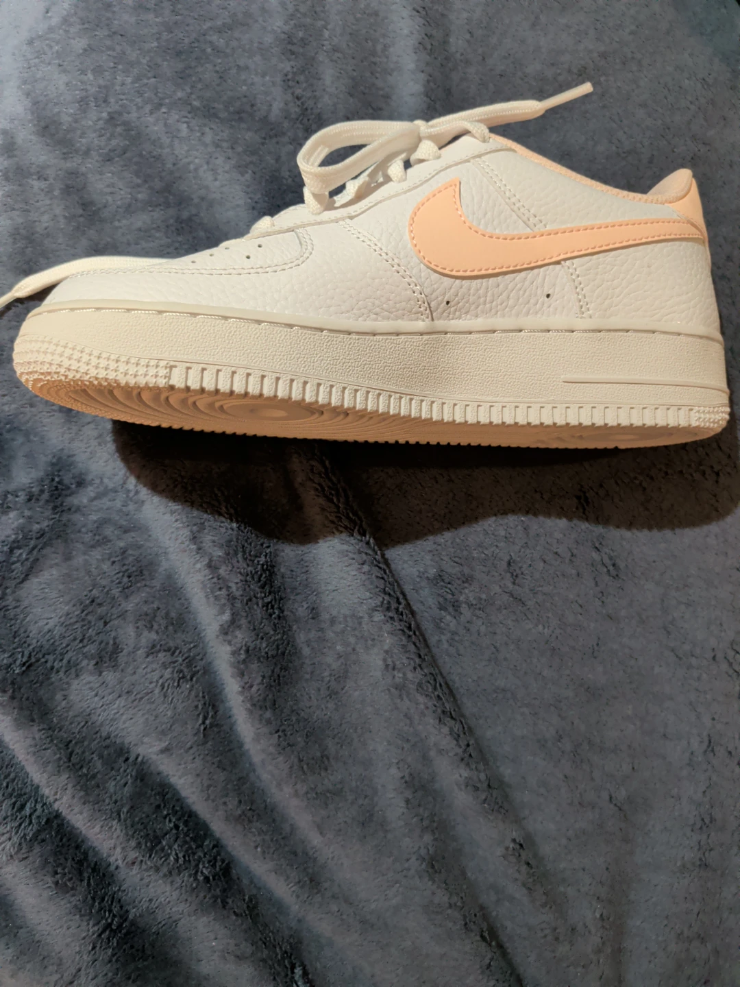 New Nike size  6Y or 7.5-8 women or 6-6.5 men's