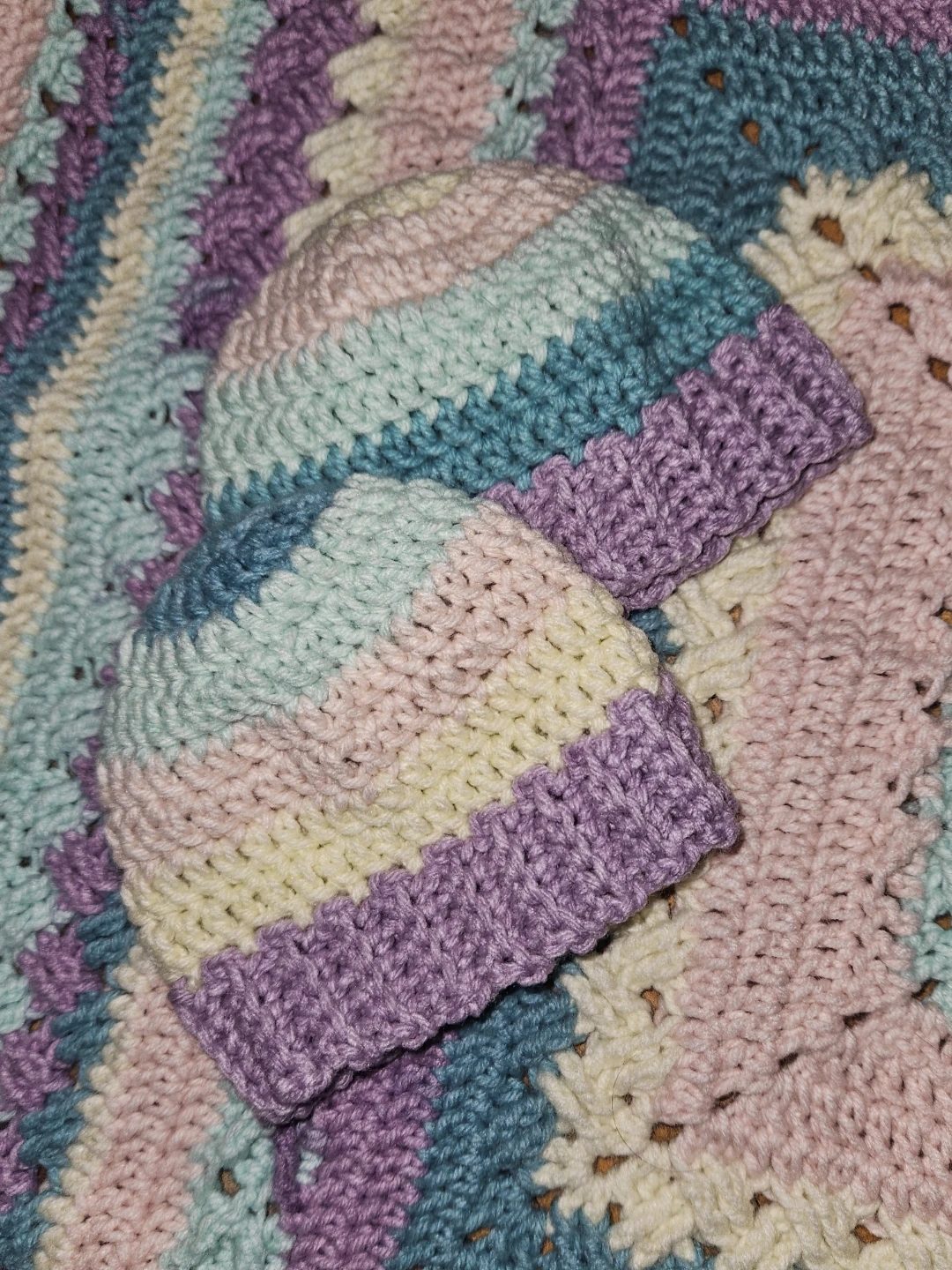 Handmade Baby Blanket & Hat Set - photo 3