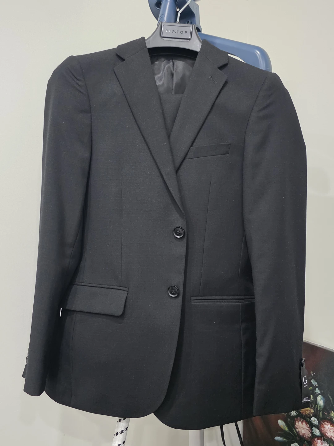 Tip Top Tailors Men's 2-Piece Black Suit (Pants: 28W x 30L)