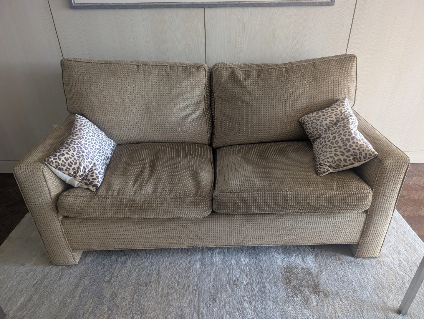 Two-seater couch with throw pillows - photo 3
