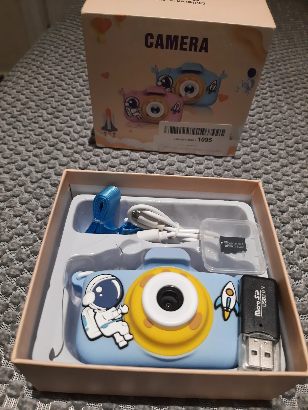 Blue Astronaut Children's Camera with 32GB SD Card