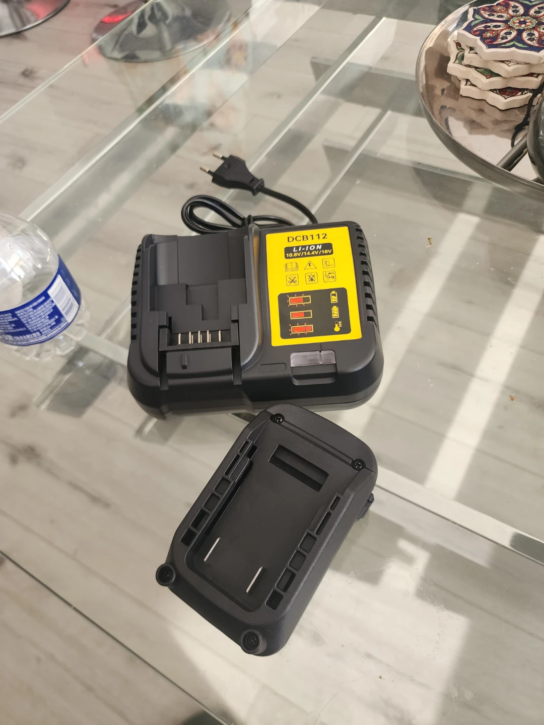 DCB112 Li-Ion Battery Charger