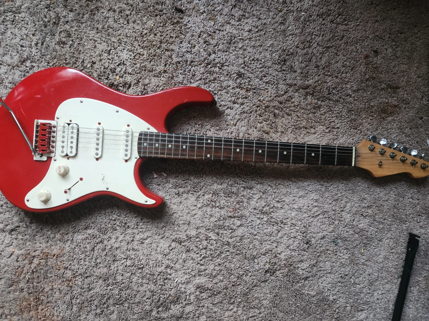 Red Electric Guitar (Guitar strap and amp included) - photo 2