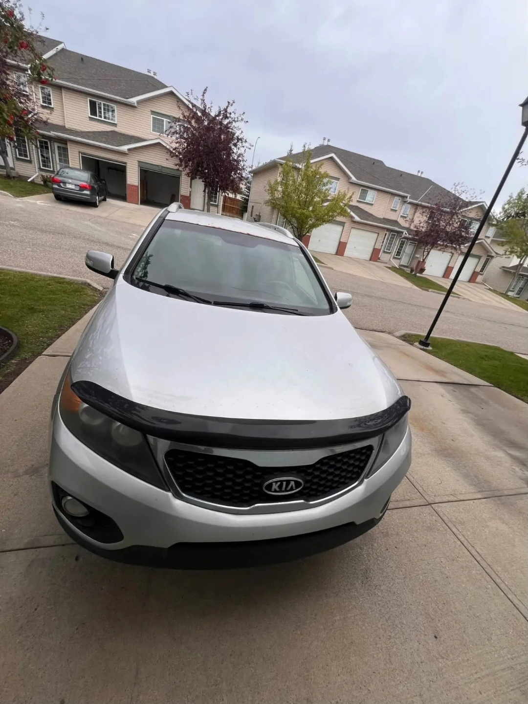 Silver Kia Sorento SUV - photo 2