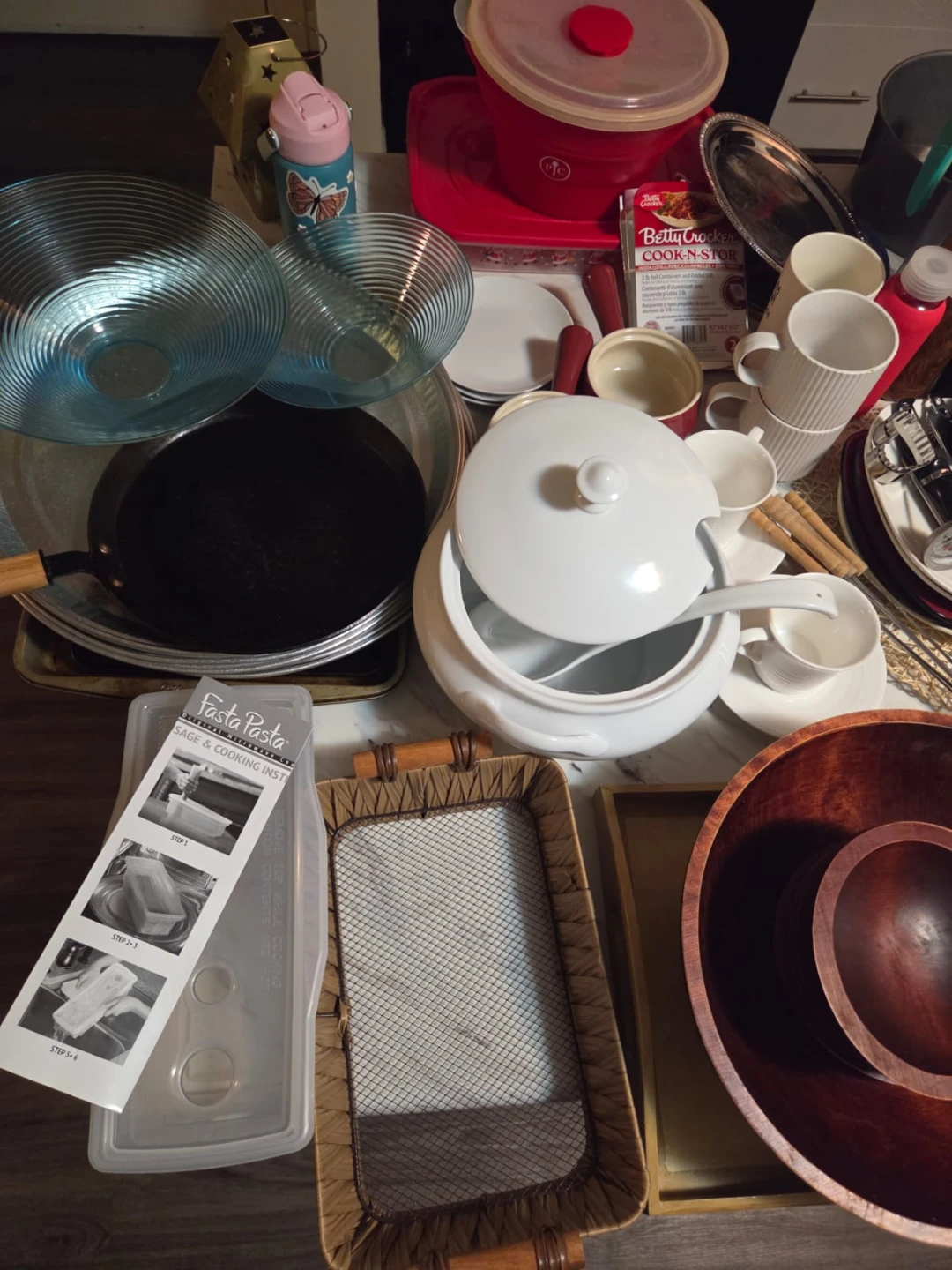 Large Kitchenware and Small Appliance Lot - Sunbeam, Philips, - photo 3