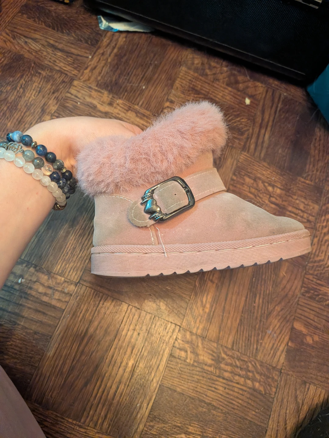 Pink faux suede boots with fur trim - photo 3