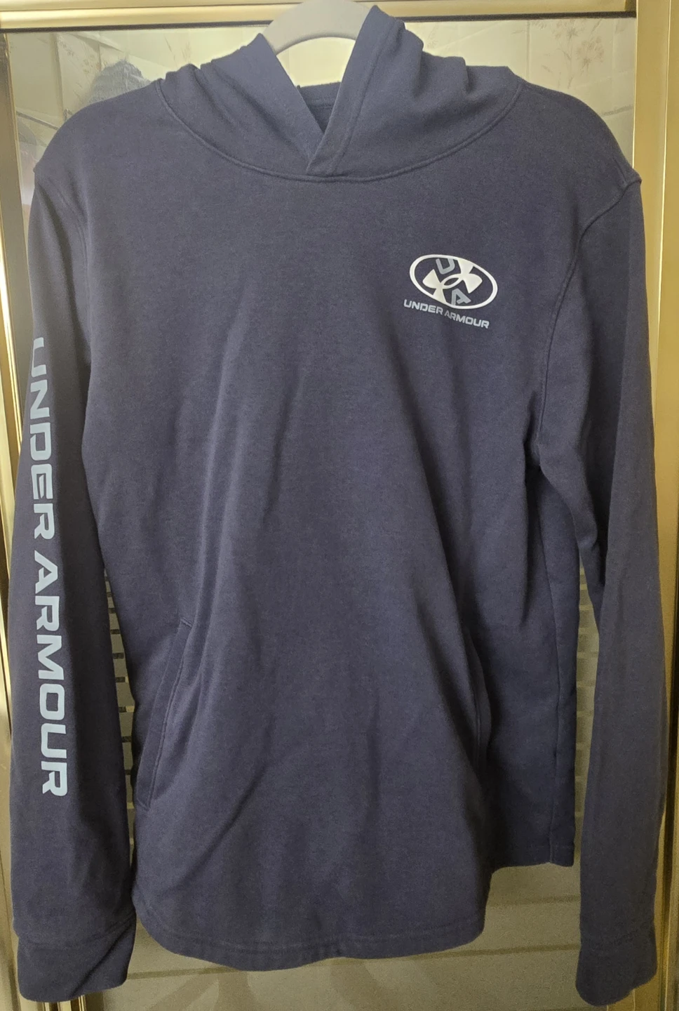 Youth XL Under Armour Blue Hoodie with Kangaroo pocket. EUC.