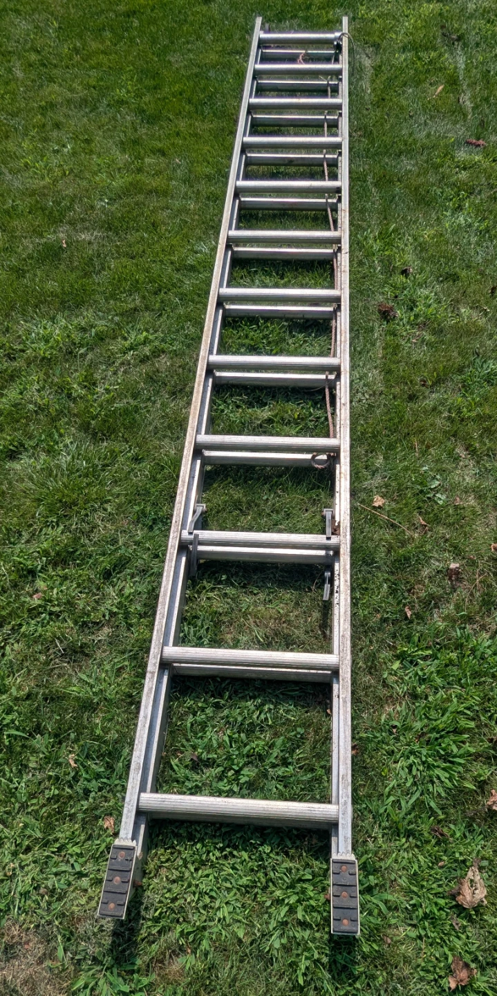 24ft Aluminum Extension Ladder - photo 2
