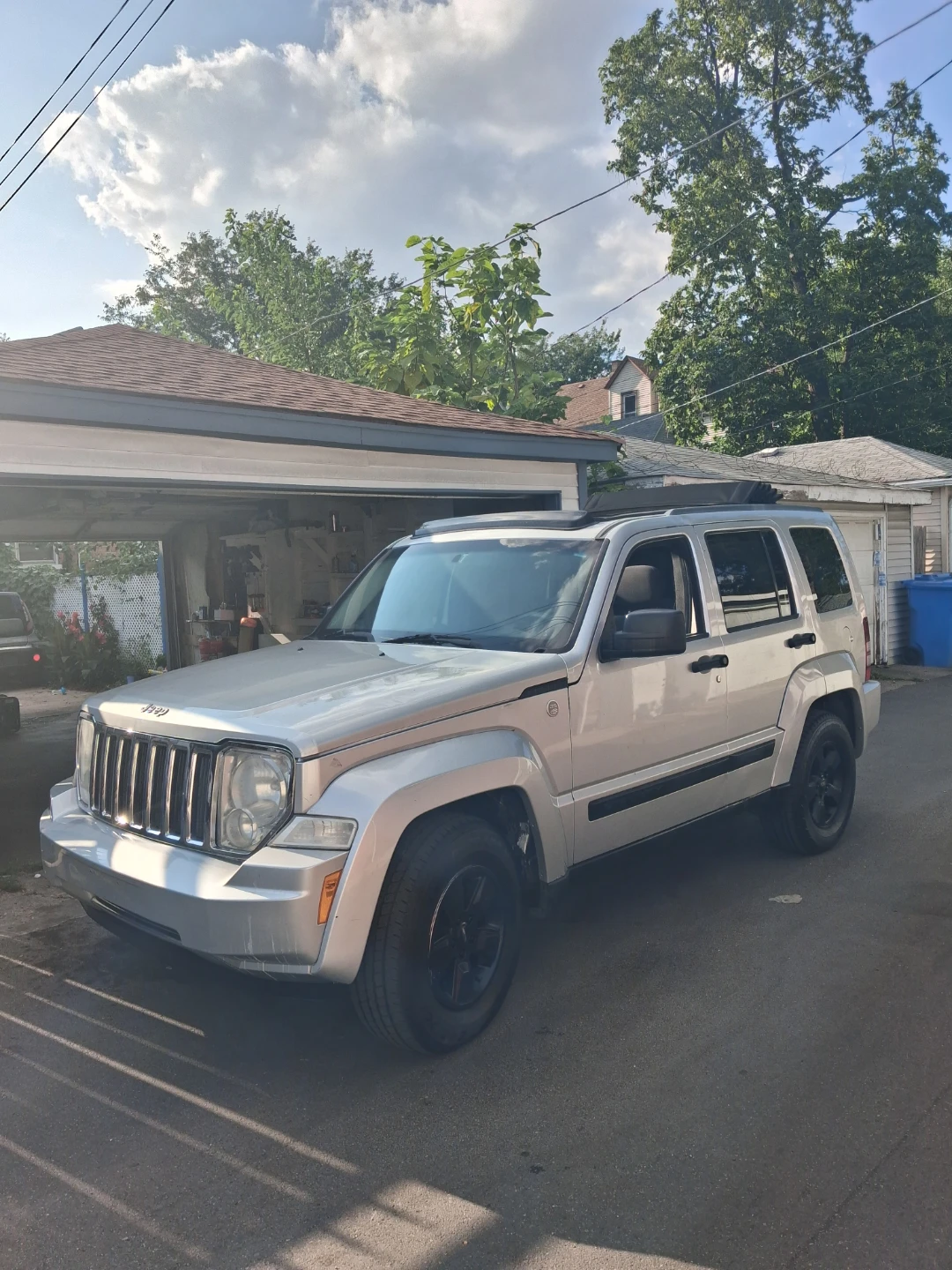 For sale: spectacular 2010 Jeep Liberty Sport. 4x4 - photo 2