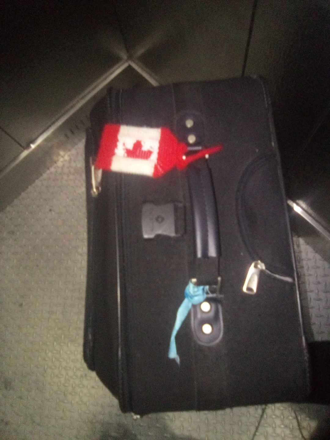 Black softshell suitcase with Canada tag - photo 2