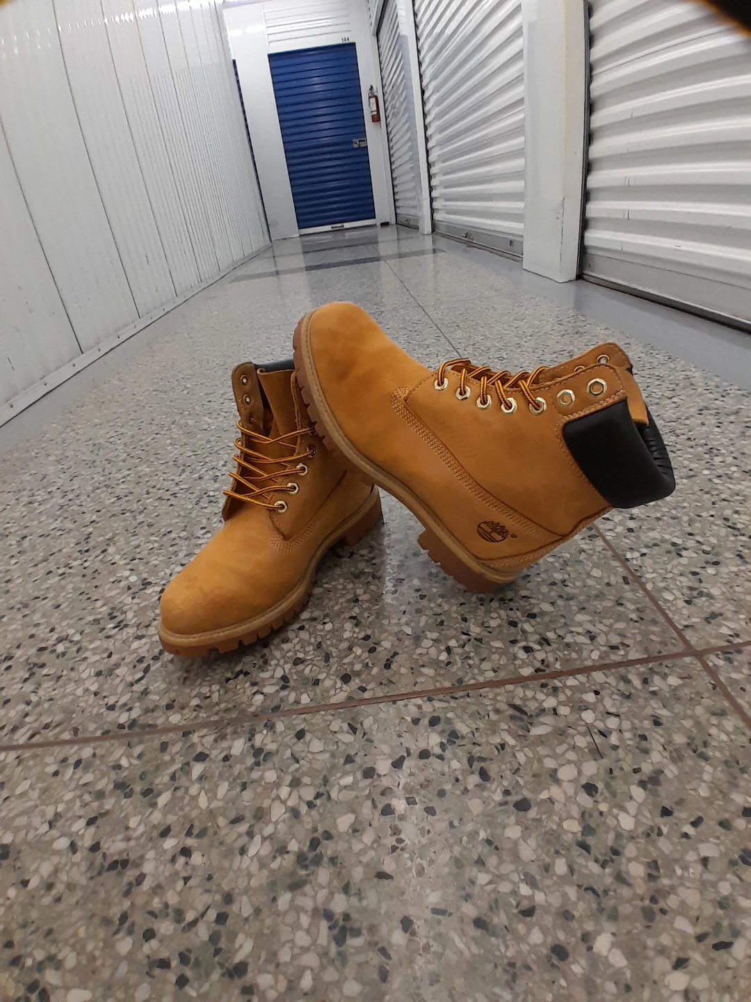 Timberland Classic 6" Premium Waterproof Boots Men's Size 9 - photo 3