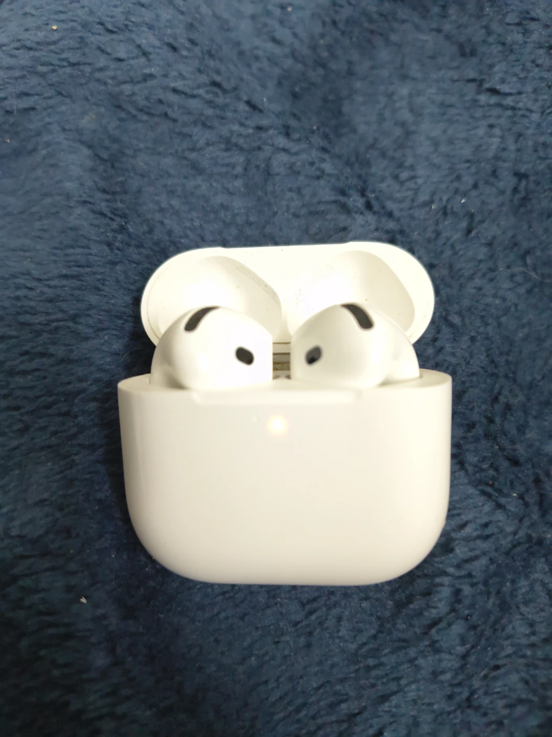Apple AirPods 4 Charging Case & Earbuds - photo 2