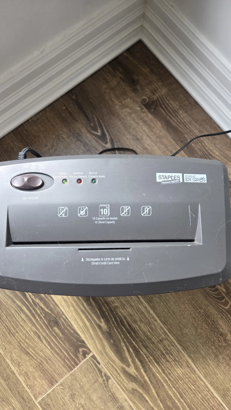 Staples Shredder - photo 2